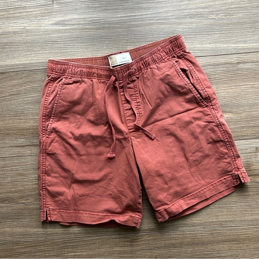 Gap 7" Shorts in Burnt Orange / Maroon (XS)